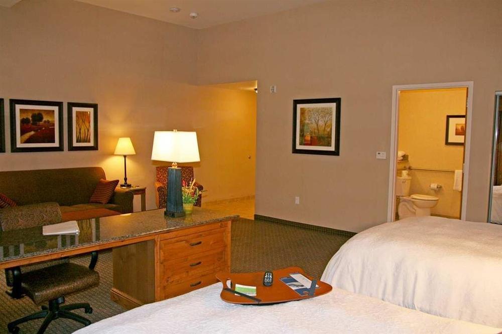 Hampton Inn & Suites Buffalo Room photo