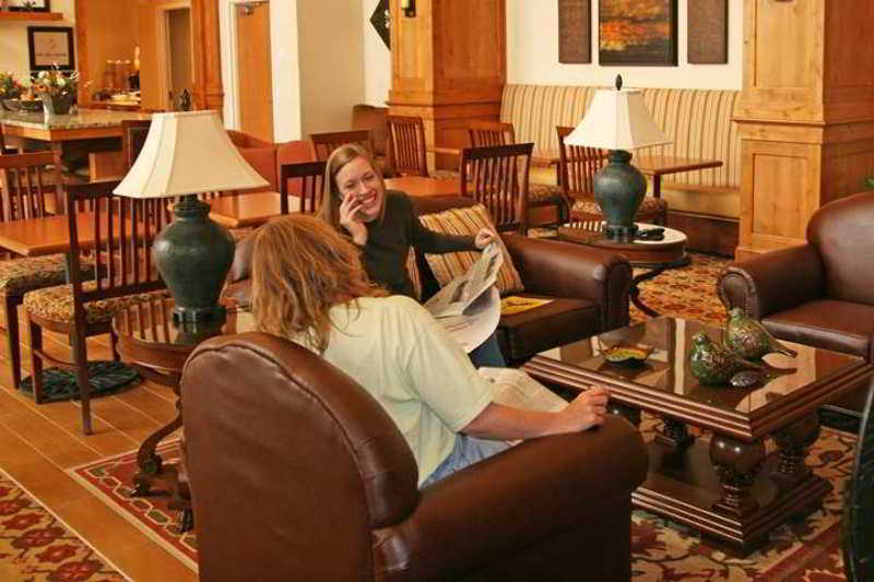 Hampton Inn & Suites Buffalo Interior photo